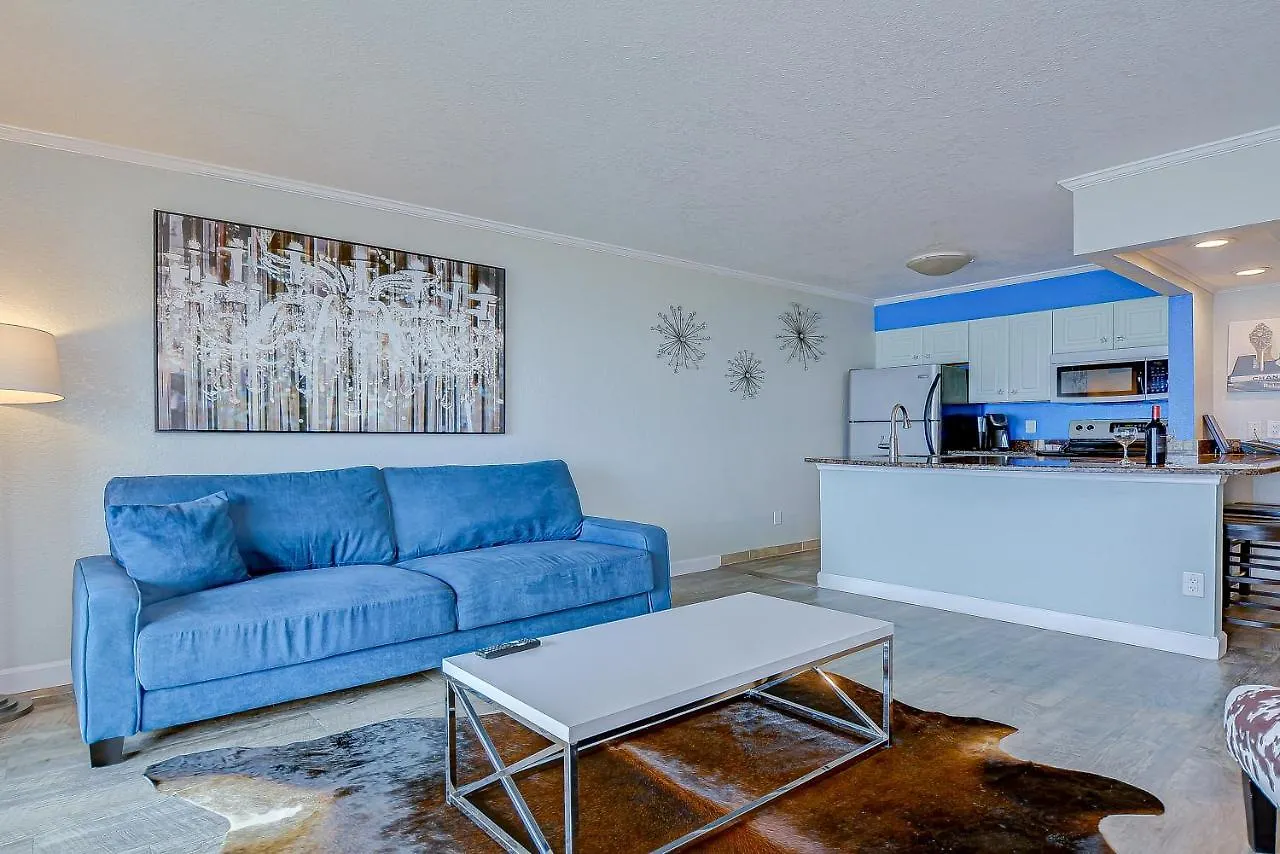 Apartment 441-Waterfront, Amazing Views, Wifi, Pool And Close To Bucs Stadium Tampa