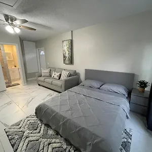 Adorable In Tampa. Holiday home